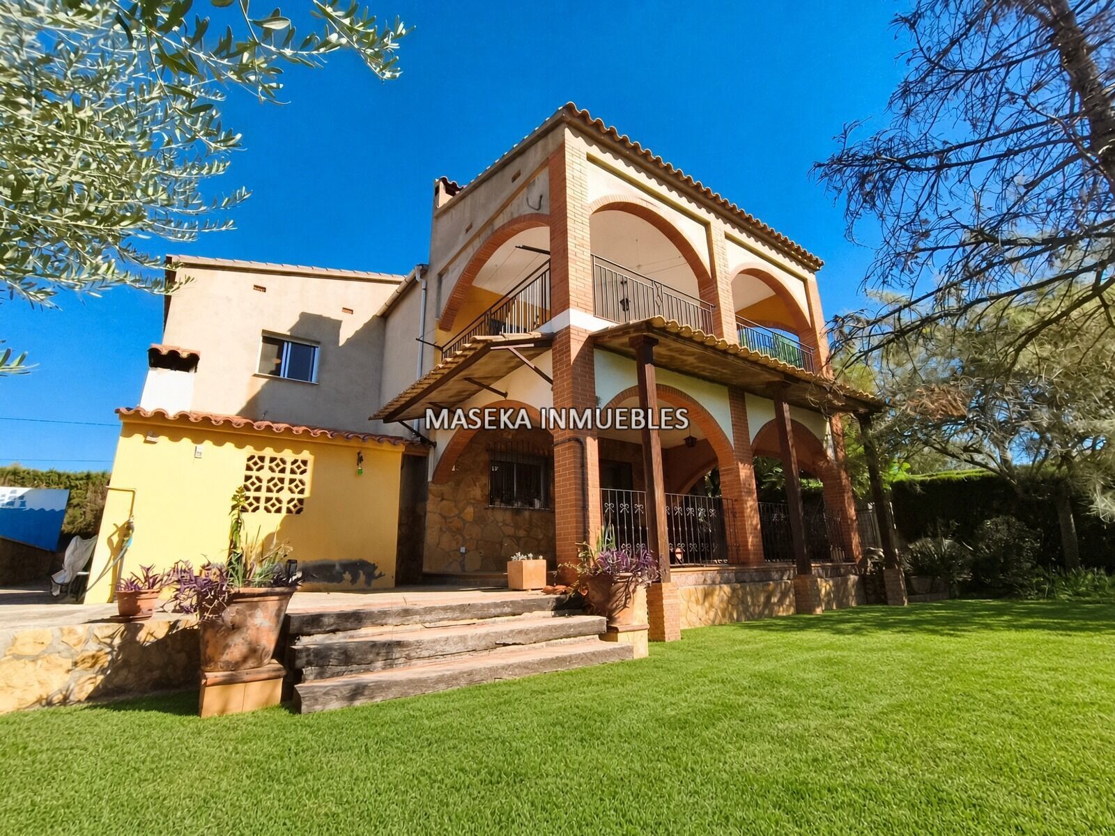 IMPRESIONANTE CHALET 